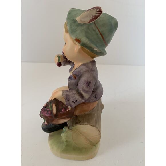 Vintage Napco Boy with Berries 6" Figurine Porcelain Napcoware Japan - Picture 4 of 9